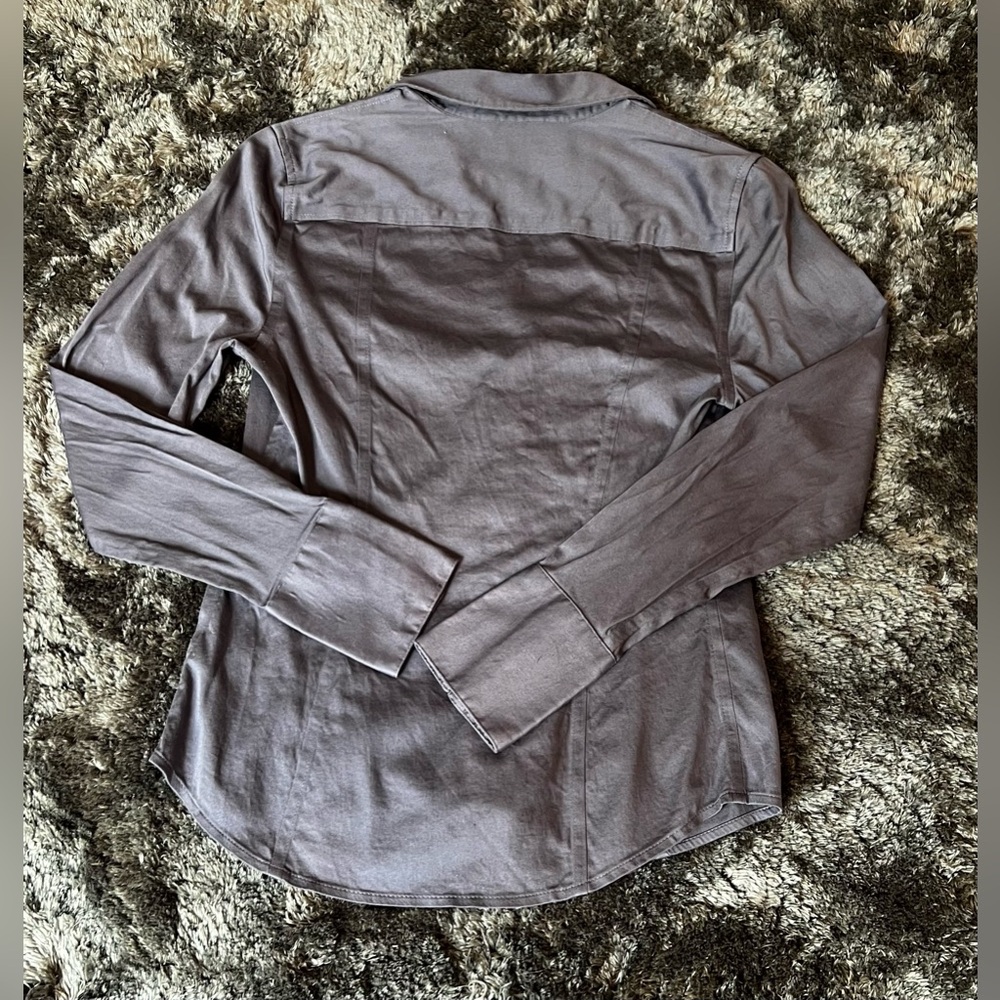 Calvin Klein XS Women’s V-Neck Button Up - Picture 3 of 3